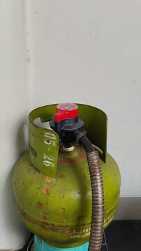 Household Gas Cylinder Valve with Safety Regulator Installed