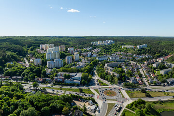 Panorama osiedla Niedźwiednik w Gdańsku otoczonego lasem © BlackMediaHouse