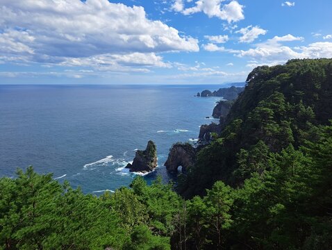 断崖絶壁」の写真素材 | 12,717件の無料イラスト画像 | Adobe Stock