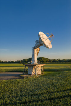 Aerial view of the Satelliten-Messstelle Leeheim satellite dish antenna in a green field under a clear blue sky in Riedstadt, Hessen, Germany.