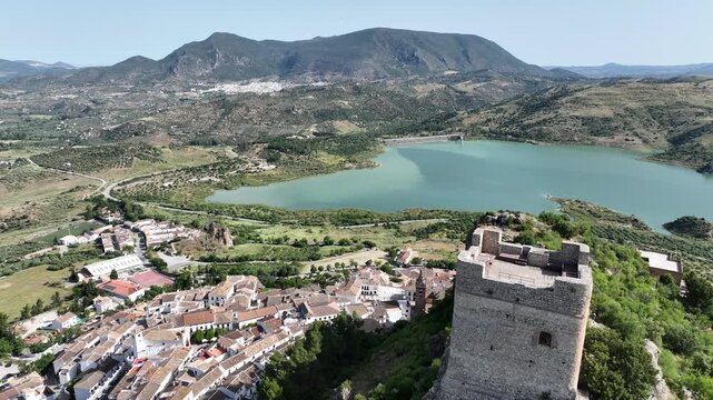 Municipio de Zahara de la Sierra en el parque natural de Grazalema, Espa&ntilde;a