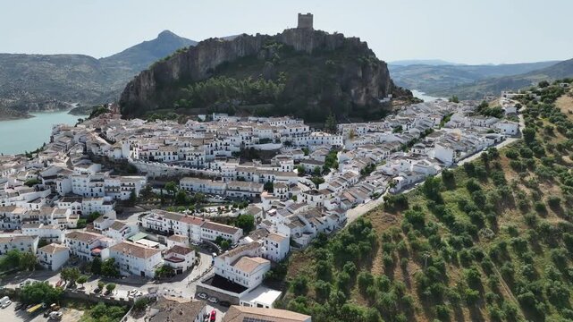 Municipio de Zahara de la Sierra en el parque natural de Grazalema, Espa&ntilde;a