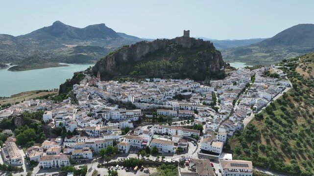 Municipio de Zahara de la Sierra en el parque natural de Grazalema, Espa&ntilde;a