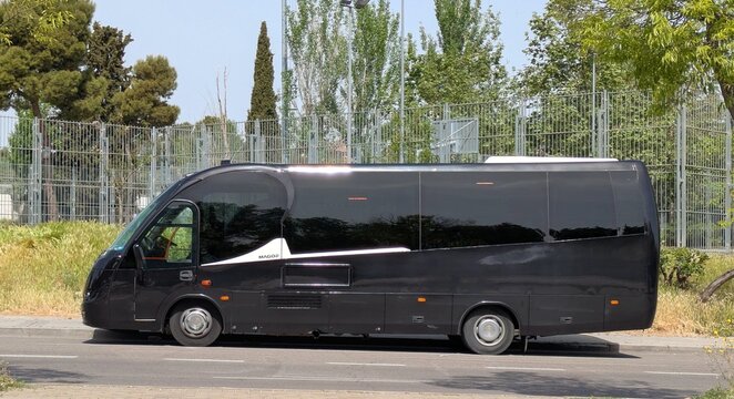 Minib&uacute;s premium Indcar Mago 2, para traslados VIP, servicios ejecutivos, hoteles, eventos y transporte discreto de grupos reducidos. Madrid, Espa&ntilde;a, 21 de abril de 2026