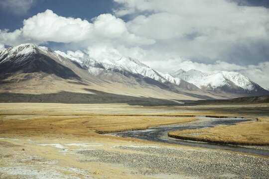 High valley, alluvial plain of the Wachandarja, Bozai Gumbaz, behind it snowy peaks, Hindu Kush, Wakhan Corridor, Badakhshan, Afghanistan