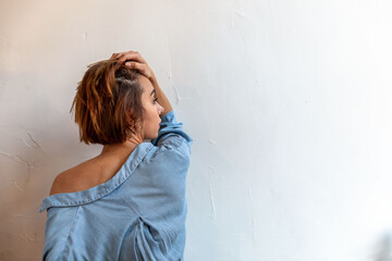 Naklejka premium Woman in blue shirt posing.