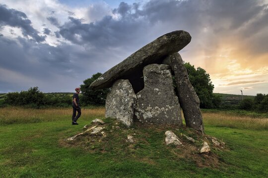 Trethevy Quoit Megalithic Stone Tomb, Dolmen, Portal Tomb, House of the Giant, Evening Sky, Tremar Coombe, Bodmin Moor, Cornwall, England, United Kingdom