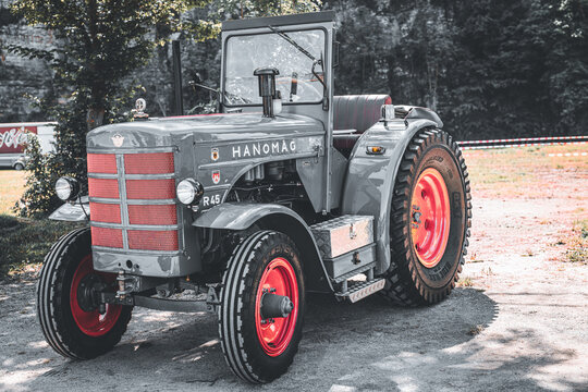 Alter Hanomag Traktor auf einer Ausstellung in Schuld, Deutschland, 23.05.2026