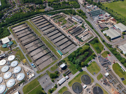 Aerial view of Severn Trent Water - Minworth featuring large rectangular sedimentation tanks and circular clarifiers, Birmingham, England, United Kingdom.