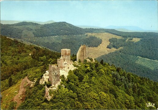 LES TROIS TOURS D'EGUISHEIM,XI e SIECLE.591 M. D'ALTITUDE SUR UN PITON DE LA CHAINE DES VOSGES.FRANCE.