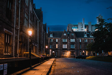 Naklejka premium Atmospheric Glasgow street at twilight with glowing city lights, Scotland