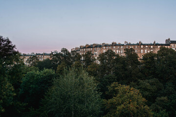 Fototapeta premium Atmospheric Edinburgh street at twilight with glowing city lights, Scotland