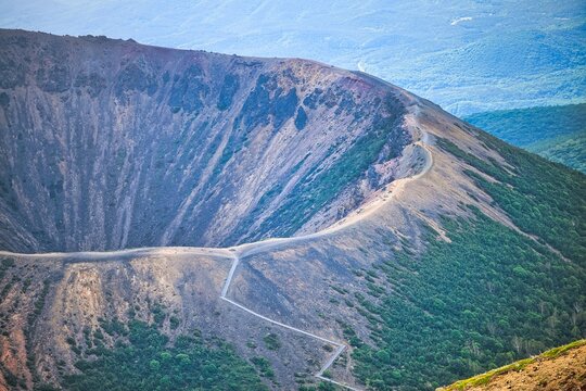 活火山の一切経山から眺めた吾妻小富士