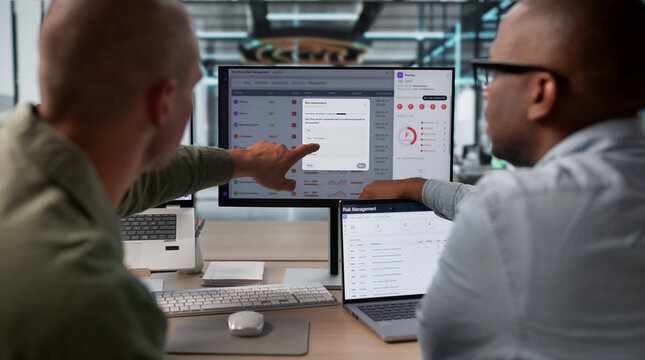 Vendor Risk Manager Reviews Third-party Compliance Data