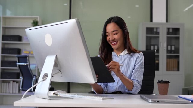 Business email marketing notification concept, Businesswoman use tablet and laptop receive message alert in the mailbox and transfer data at office.