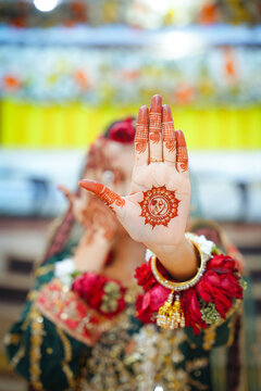 Close-up of bride hand with elegant flower ring and creative wedding rings mehndi henna art