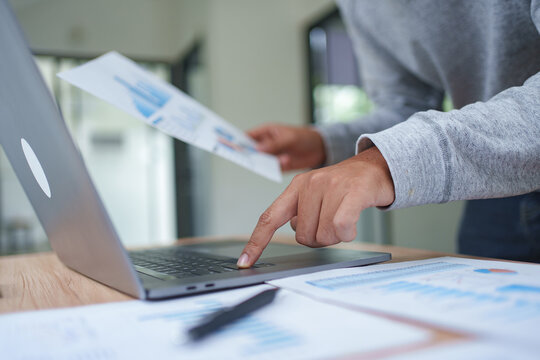 Online Business Financial Analysis For Investment Reporting