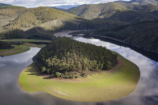 Meandro del Melero, bend of the River Melero, Riomalo de Abajo, Las Hundes, Extremadura, Spain