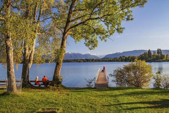 Jetty at Staffelsee with Ester Mountains in the evening sun, Uffing, Das Blaue Land, Upper Bavaria, Bavaria, Germany