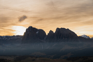 Obraz premium autumnal sunrise over the alps mountain range, Dolomites, Italy