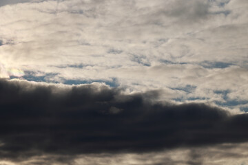 Obraz premium Dramatic sky with dark storm clouds and overcast atmosphere