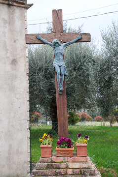 Wooden outdoor crucifix in the garden historically called "Crocifisso del Boschetto"  where Madre (Mother) Speranza withdrew to pray  in 1951. Collevalenza, Todi, Umbria, Italy, Europe.