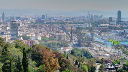 Obraz premium vue panoramique sur Barcelone et son port depuis Montjuic