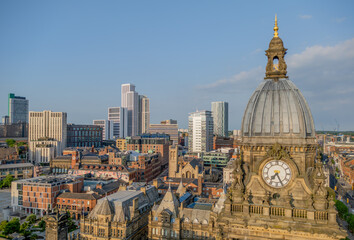 Obraz premium Leeds, Yorkshire, England aerial view of Leeds city centre skyline, modern office buildings, urban streets and golden evening light.