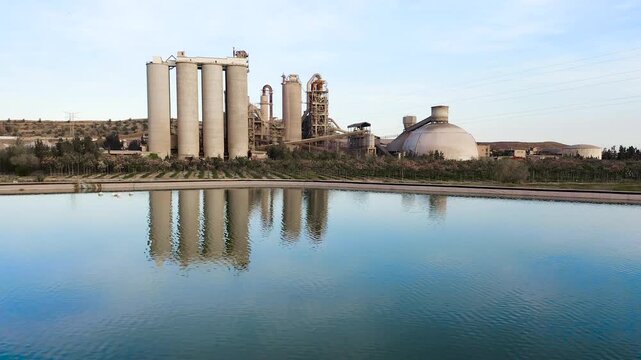 The Fontcalent quarry has been producing the largest quantity of cement and gravel rock in the entire Valencian Community for 45 years.
