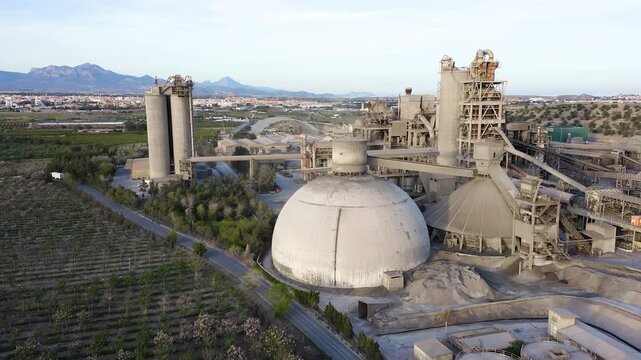 The Fontcalent quarry has been producing the largest quantity of cement and gravel rock in the entire Valencian Community for 45 years.