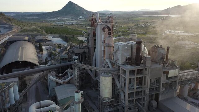 The Fontcalent quarry has been producing the largest quantity of cement and gravel rock in the entire Valencian Community for 45 years.