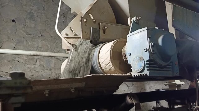 Fine Aggregate feeder in operation