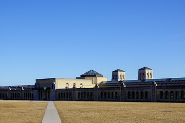 Obraz premium Historic Fort Building Under Blue Sky