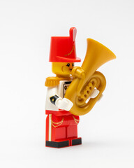 Obraz premium A minifigure of a person playing a tuba