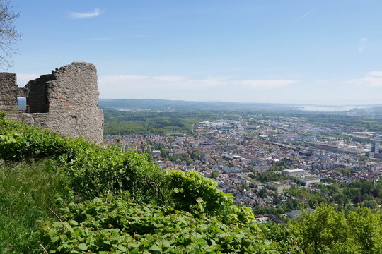 Blick nach Singen von der Bergfestung Hohentwiel aus im Hegau