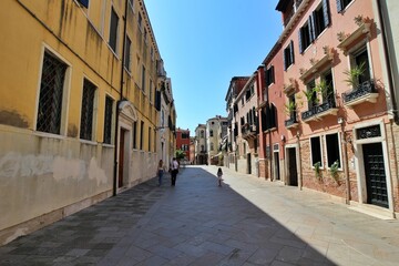 Obraz premium Rio Terra dei Catecumeni (street) in the Dorsoduro district of Venice, Italy