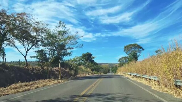Time lapse dirigindo em estrada na cidade de Correntina, Estado da Bahia, Brasil