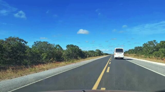Time lapse dirigindo em estrada na cidade de Correntina, Estado da Bahia, Brasil