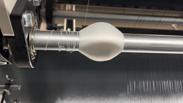 The broken fiber is wound up in the wrong place in the knitting machine