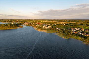 Jezioro Rajgrodzkie – jezioro leżące na terenie Pojezierza Ełckiego. Polska  © Tomasz Warszewski