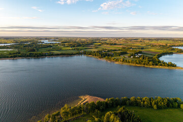 Jezioro Rajgrodzkie – jezioro leżące na terenie Pojezierza Ełckiego. Polska  © Tomasz Warszewski