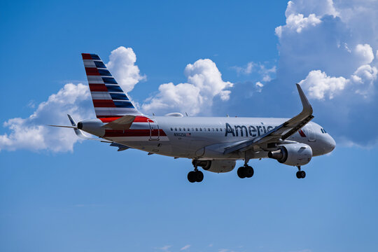 Sunport International Airport 5-24-2026 Albuquerque, NM USAAmerican Airlines Airbus A319 N9025B on final for runway 8 at Albuquerque Sunport international airport.