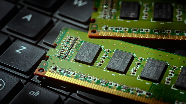 Close-up of laptop SO-DIMM RAM memory modules under a keyboard. Memory modules from the Brazilian brand Smart.