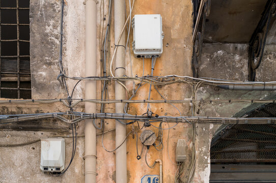 Tangled Wires at Number 16