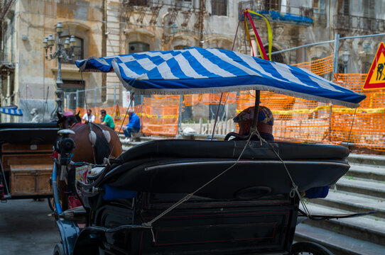 Horse carriage waiting for passengers