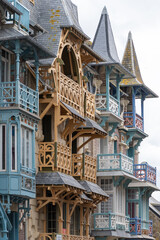 Obraz premium Houses of Mers-les-Bains, seaside town with 19th-century sea-bathing villas with colorful wooden balconies and white chalk cliffs, tourists destination in France