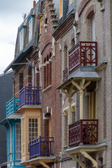 Obraz premium Houses of Mers-les-Bains, seaside town with 19th-century sea-bathing villas with colorful wooden balconies and white chalk cliffs, tourists destination in France
