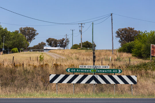 New England highway sign with directions to Armidale and Tamworth