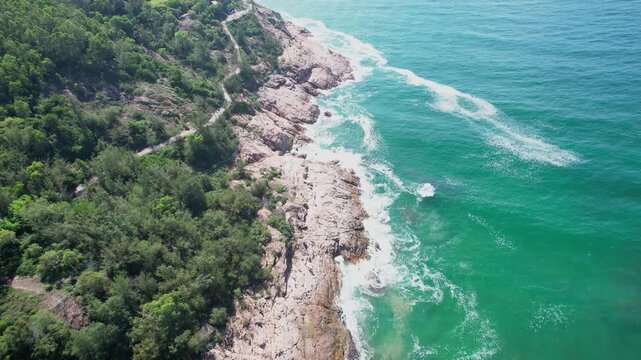 4K natural scenery of reefs, water and beaches