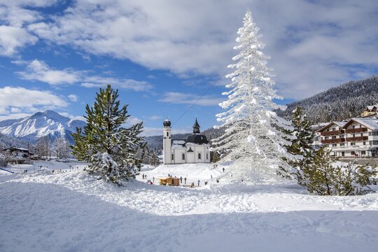 Seekirchl with artificial winter fir tree and Hocheder 2797m in winter, Seefeld, Seefeld Plateau, Tyrol, Austria